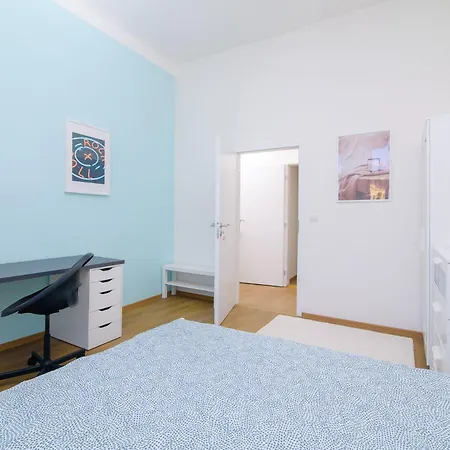 Проживание в семье Sokol House New Town