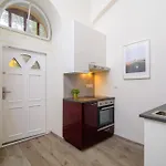 ホームステイ Sokol House New Town