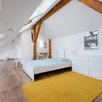 Sokol House New Town Homestay *