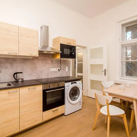 Sokol House New Town בית אירוח *