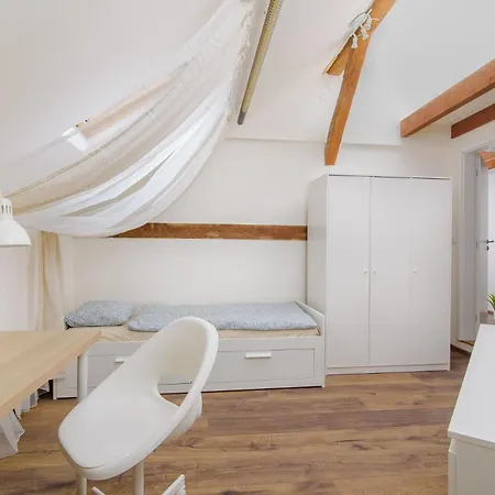Проживание в семье Sokol House New Town *