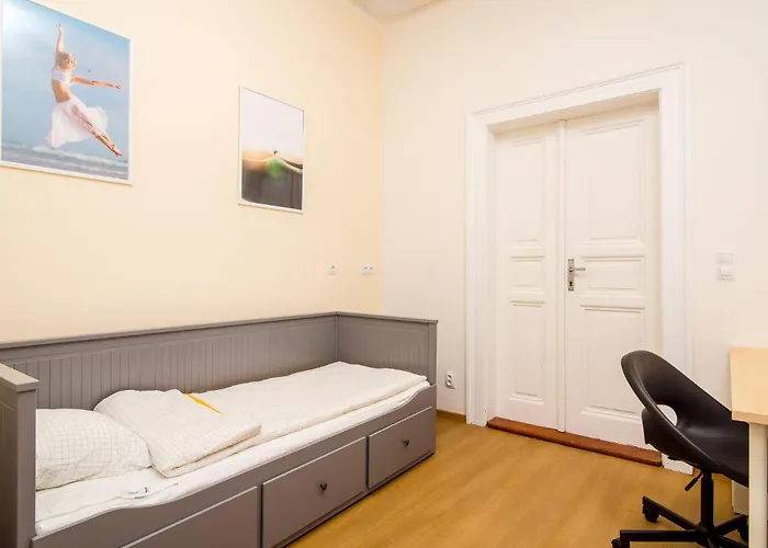 ホームステイ Sokol House New Town