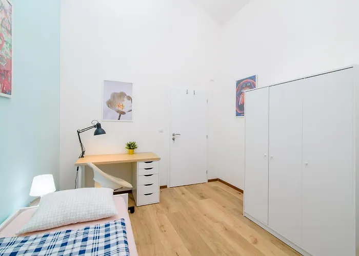 ホームステイ Sokol House New Town