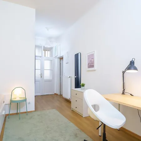 Sokol House New Town Δωμάτια σε οικογενειακή κατοικία
